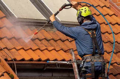 Démoussage et hydrofuge de toiture à Monthurel